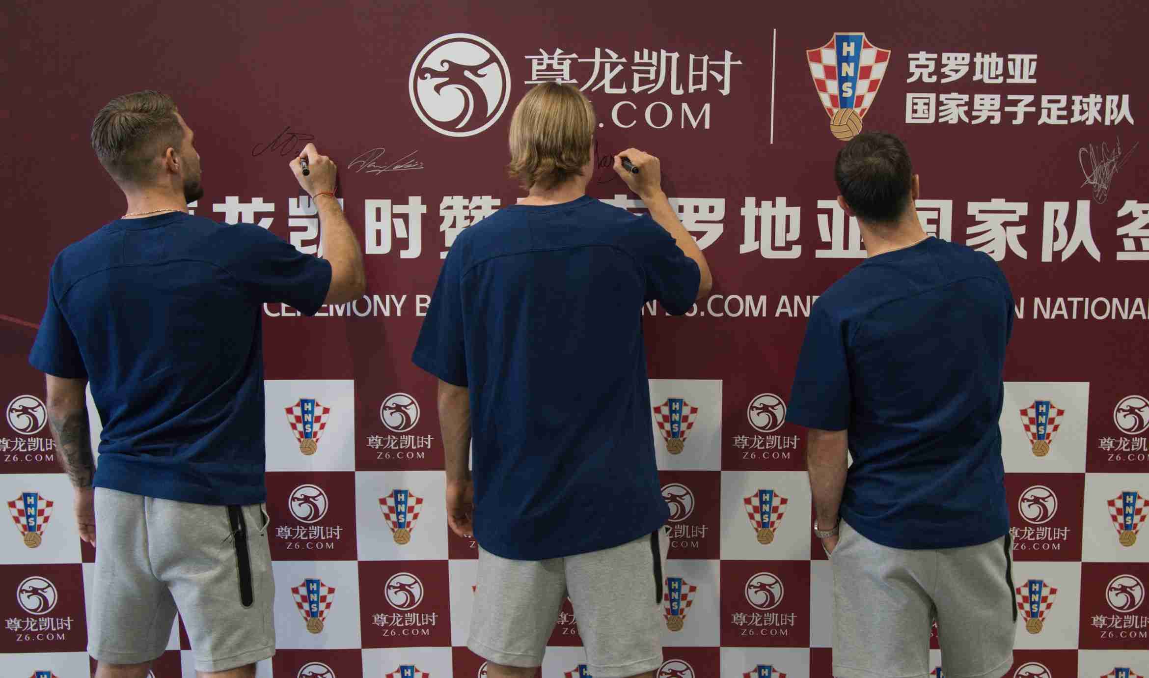 大型城市观赛聚会:开云在B体育app上组织大屏直播、户外运动音乐节等群众活动